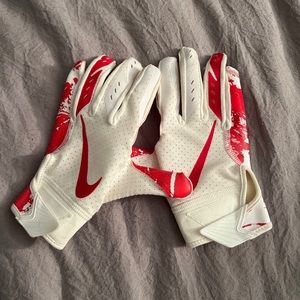 Nike youth small football gloves